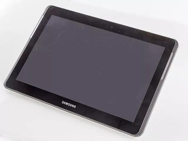 Samsung Tablet GT-P5100 (Dual-core 1.0 GHz Cortex-A9/1GB RAM/16GB DISK/3G)